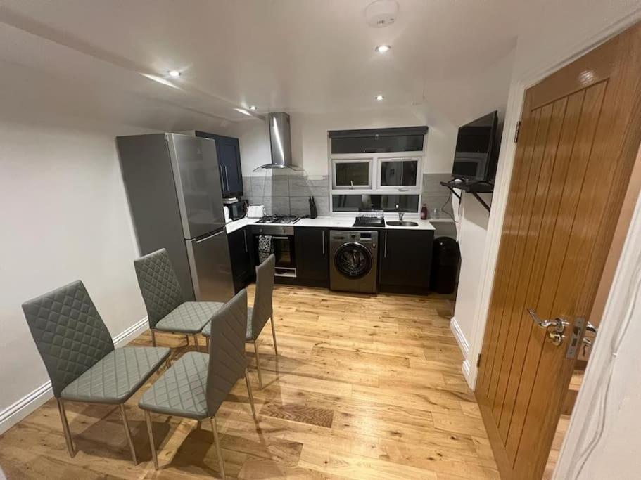 2 Bedroom Apartment In Hampdenrd London Eksteriør billede